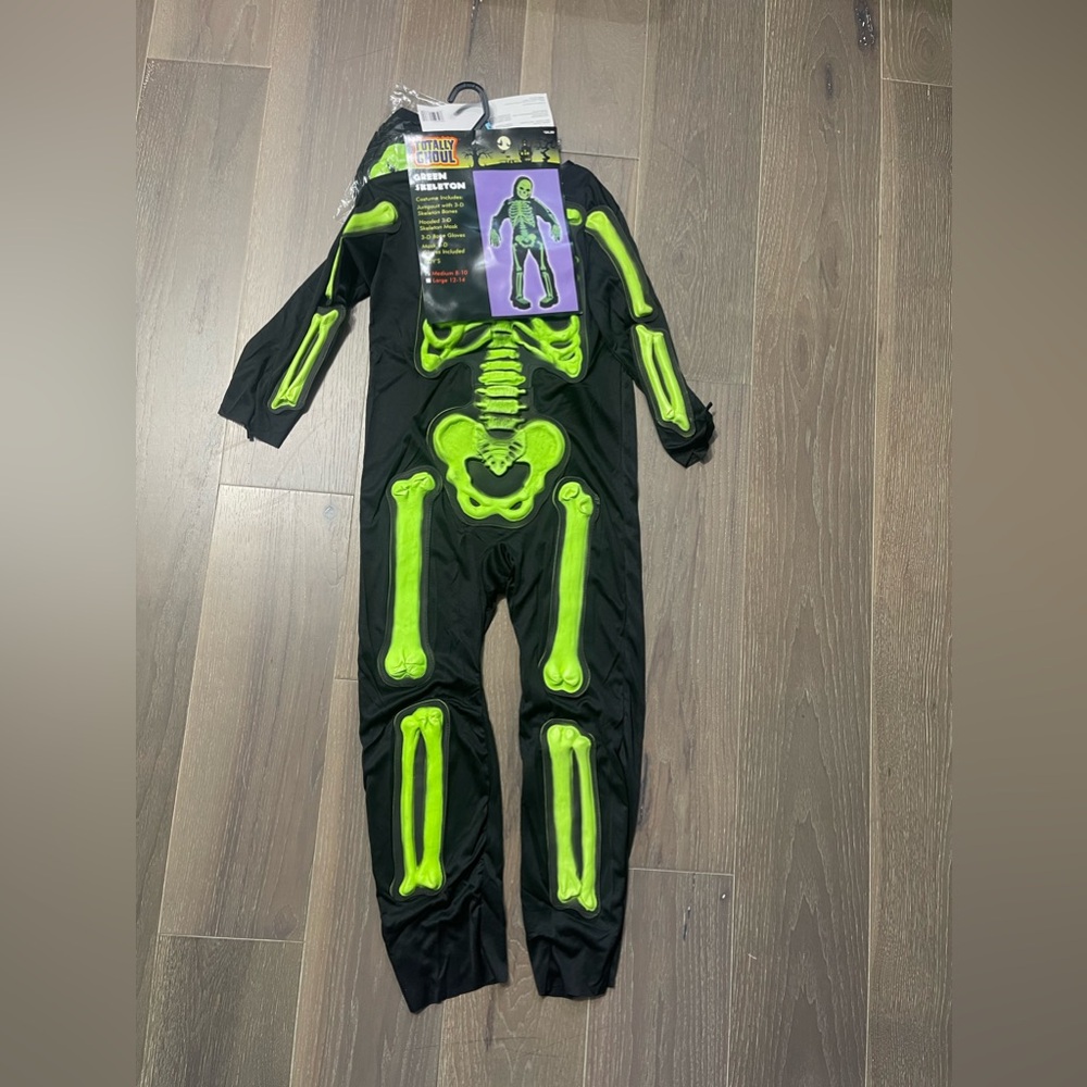 Totally Ghoul green skeleton child costume. NWT med 8-10